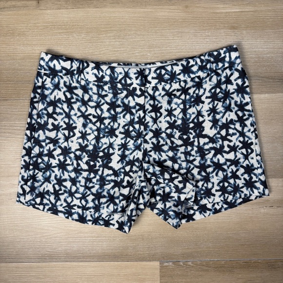 NWT J. Crew Blue and White Patterned Linen Shorts, Size 6 - Picture 1 of 6